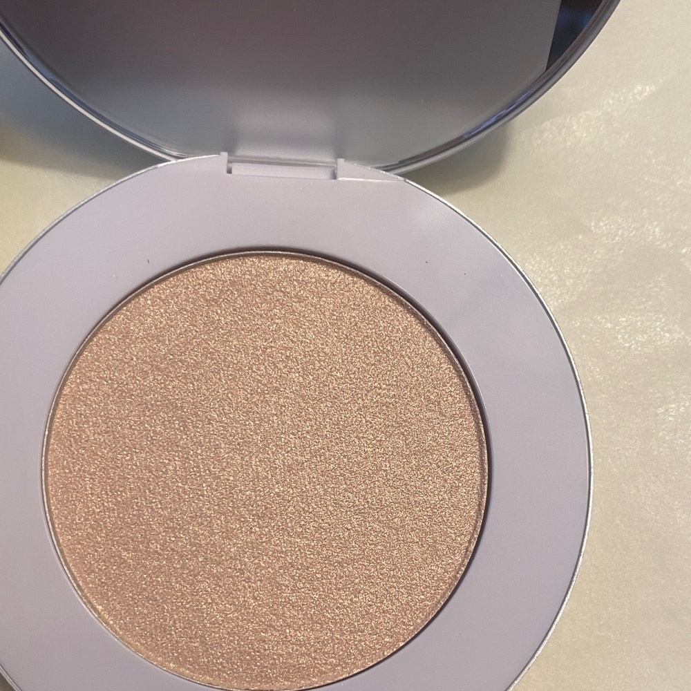 MAKEUP BY MARIO Soft Glow Highlighter - Classic Pearl - Picture 7 of 9